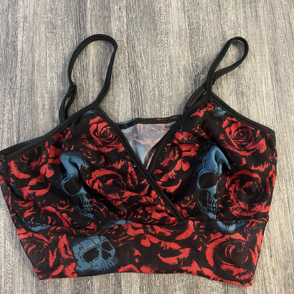 ROMWE Red and Black Skull Crop Top